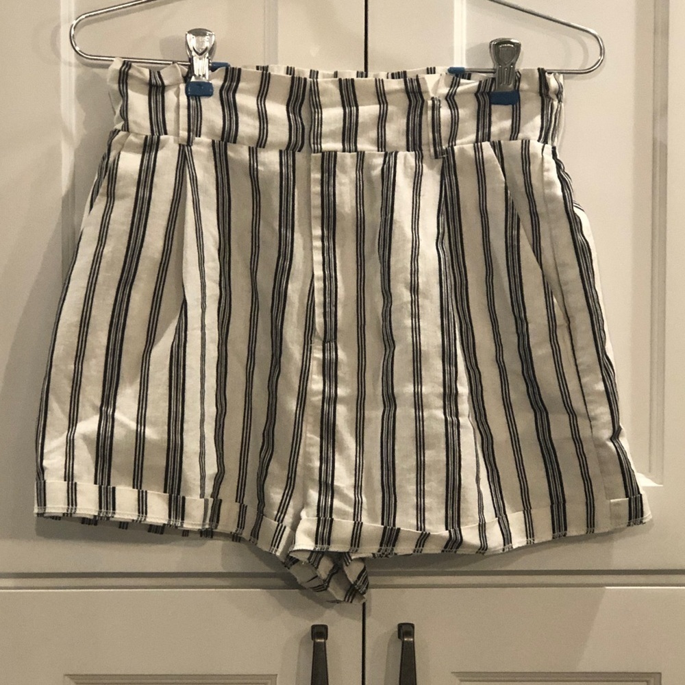 Forever 21 Black White Striped Linen Blend High Waisted Paper Bag Shorts Size M
